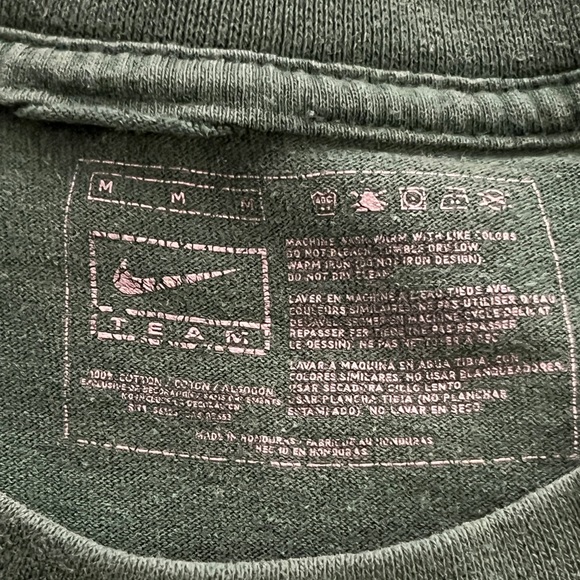 University of Miami T-Shirt. Size Medium - Picture 3 of 5